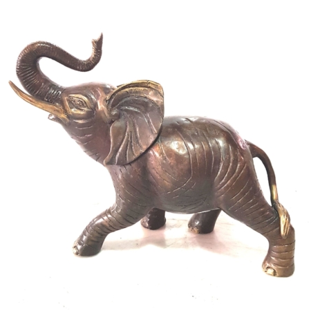 Figur stehender Elefant